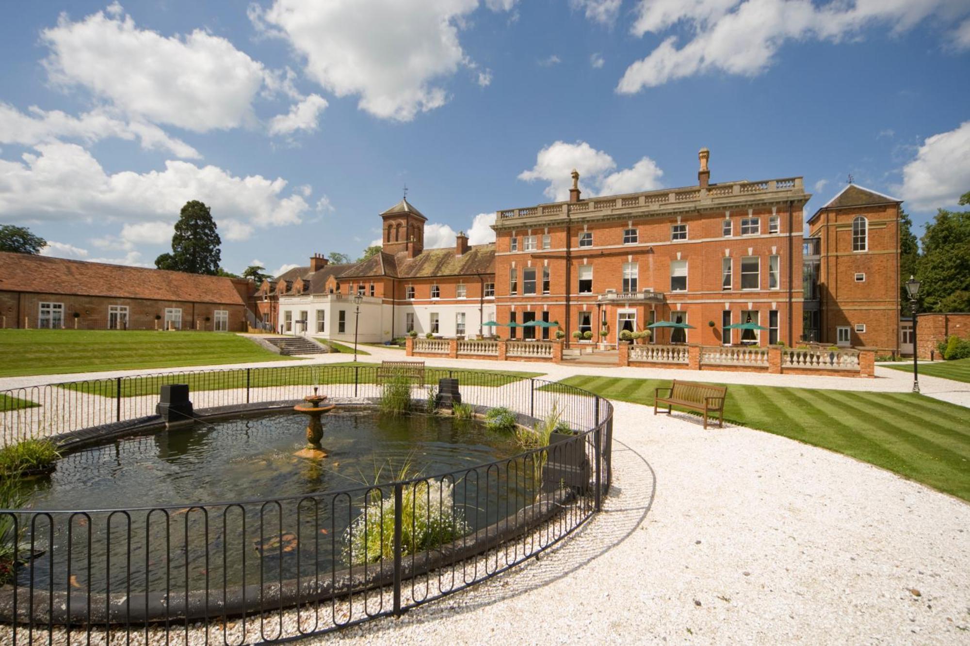 Oakley Hall Hotel Basingstoke Exterior foto