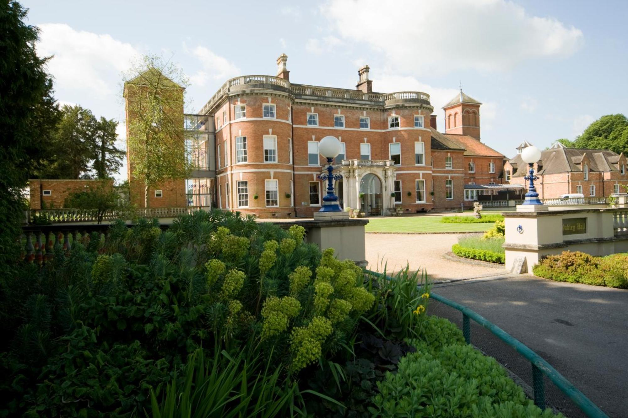 Oakley Hall Hotel Basingstoke Exterior foto