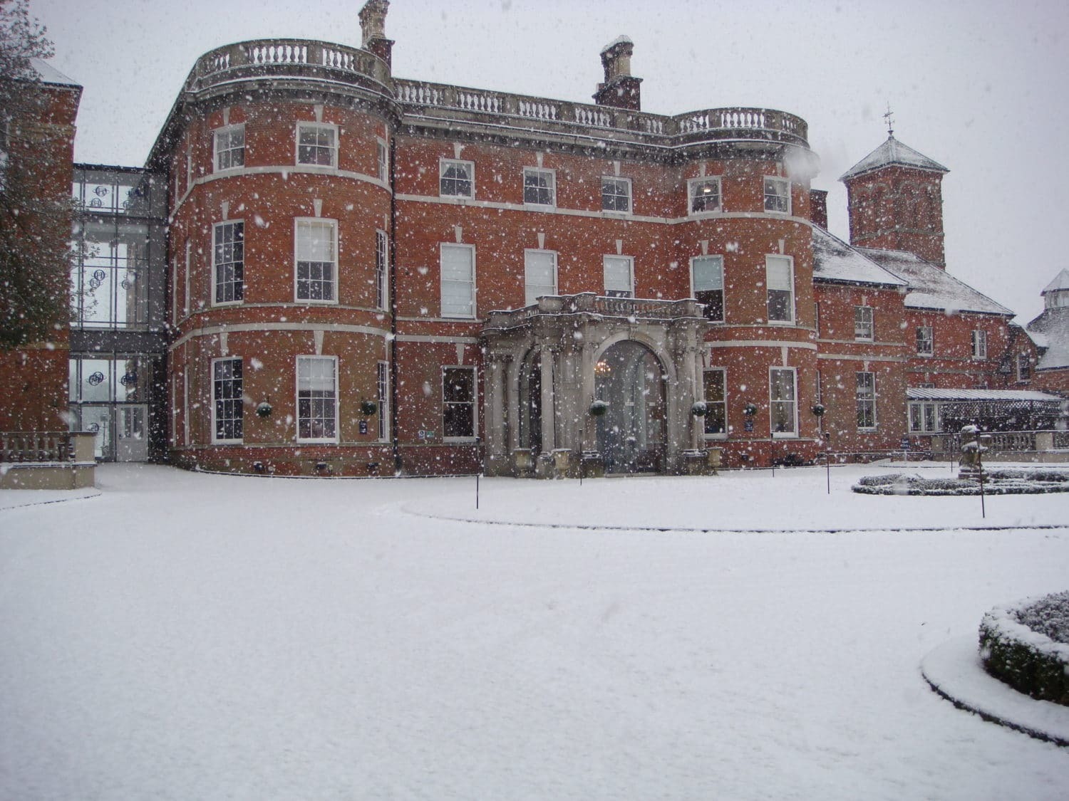 Oakley Hall Hotel Basingstoke Exterior foto