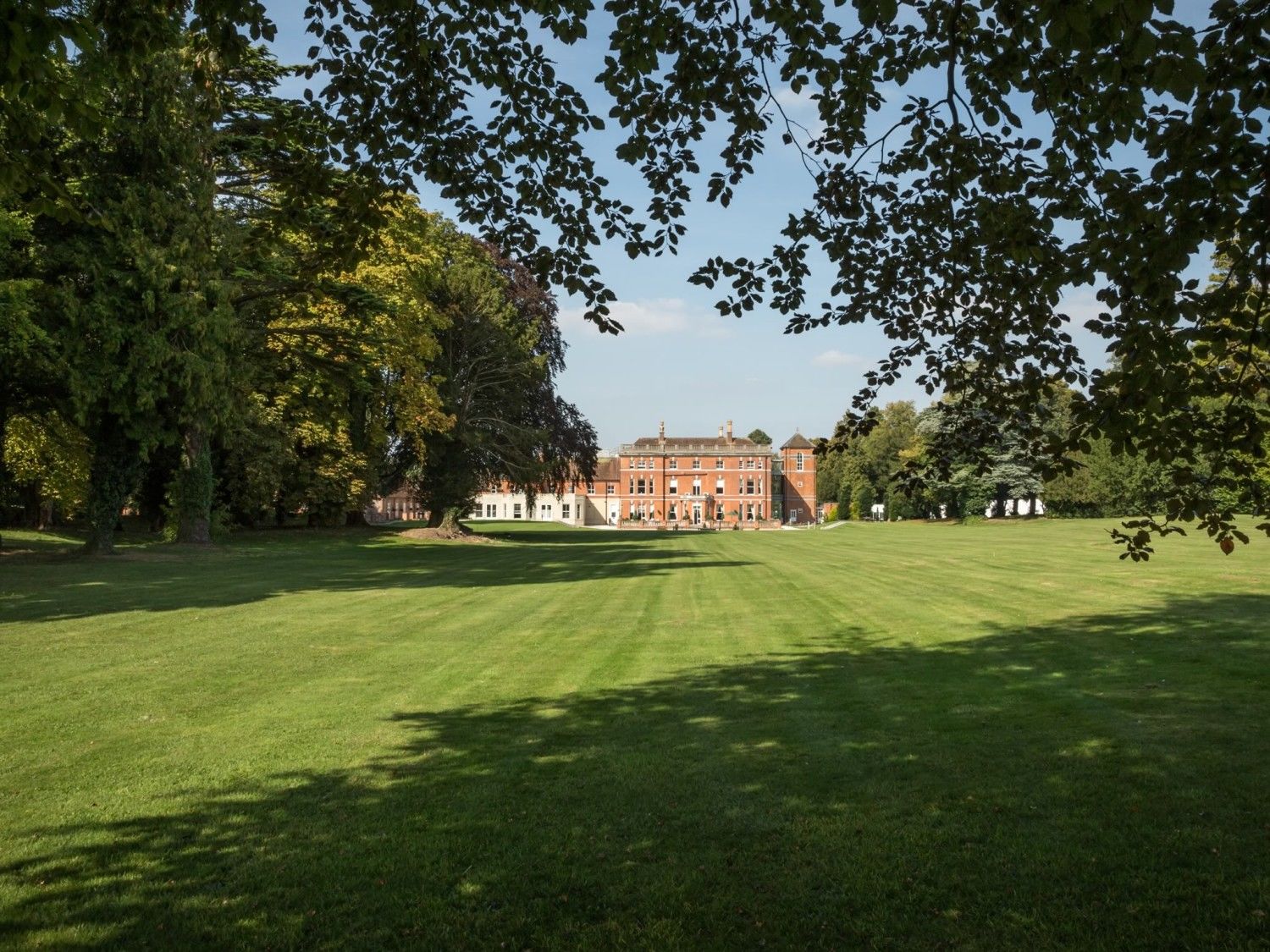 Oakley Hall Hotel Basingstoke Exterior foto