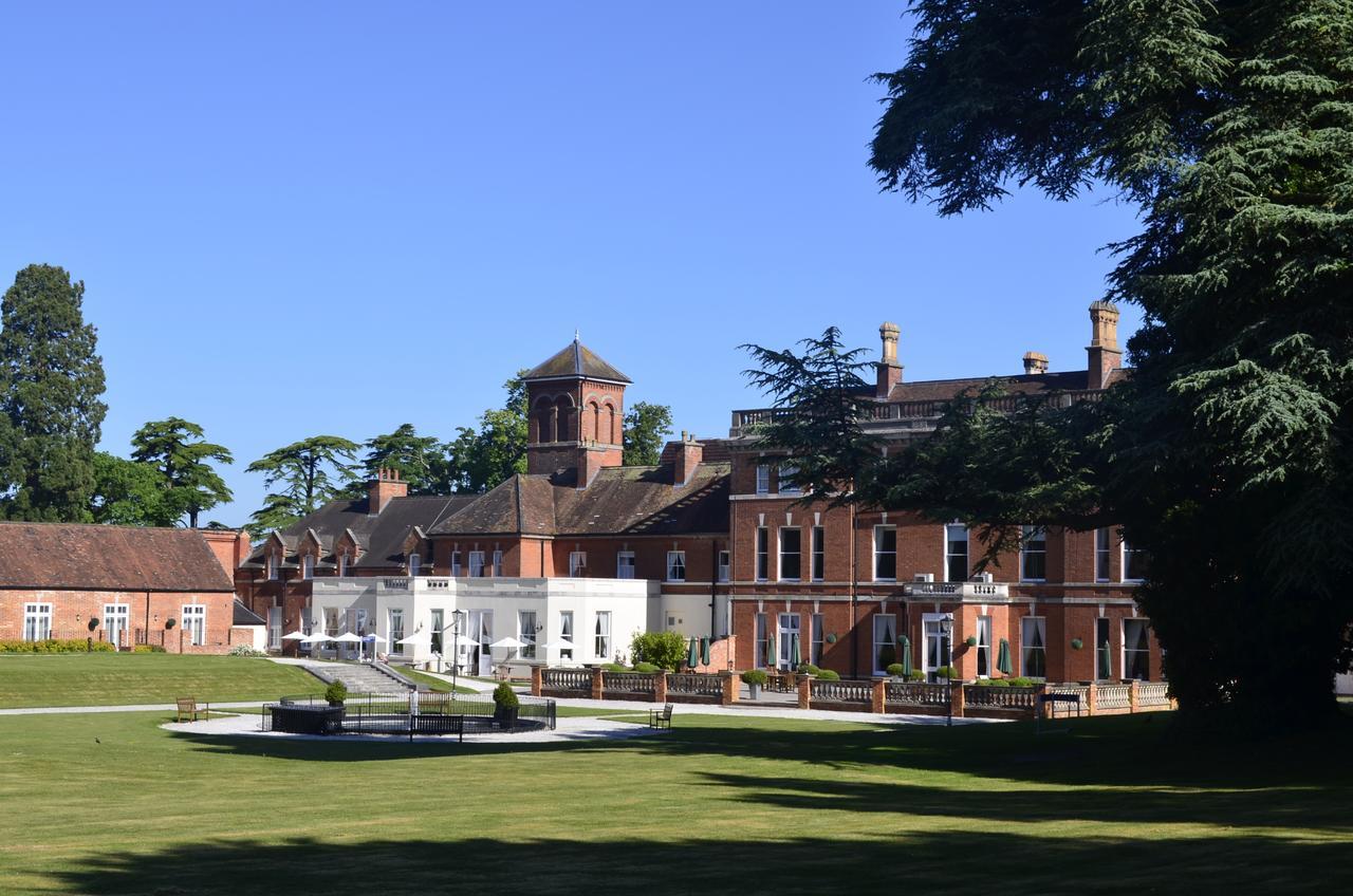 Oakley Hall Hotel Basingstoke Exterior foto